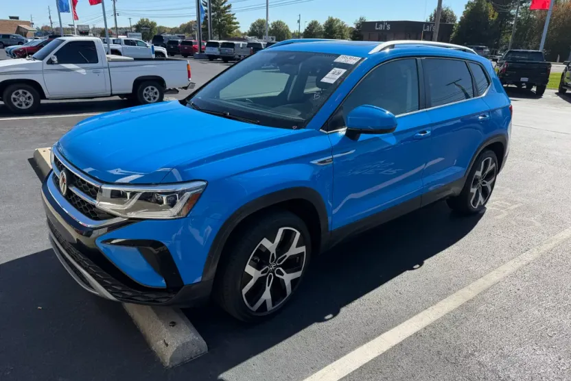 2022 Volkswagen Taos SEL photo 1