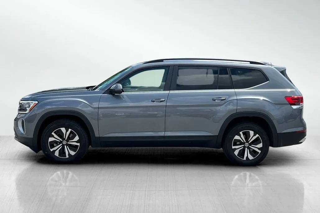 2024 Volkswagen Atlas SE photo 1