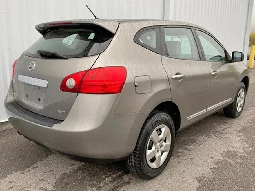 2013 Nissan Rogue S photo 2