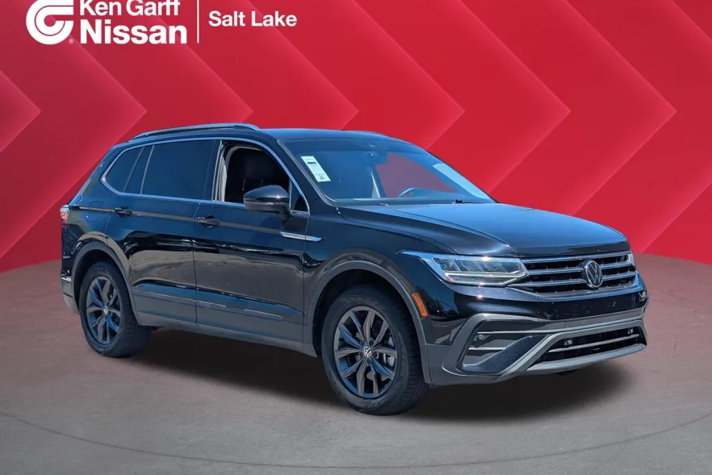 2023 Volkswagen Tiguan SE photo 1
