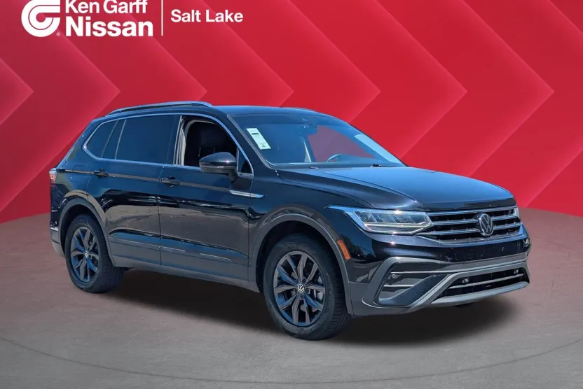 2023 Volkswagen Tiguan SE photo 1