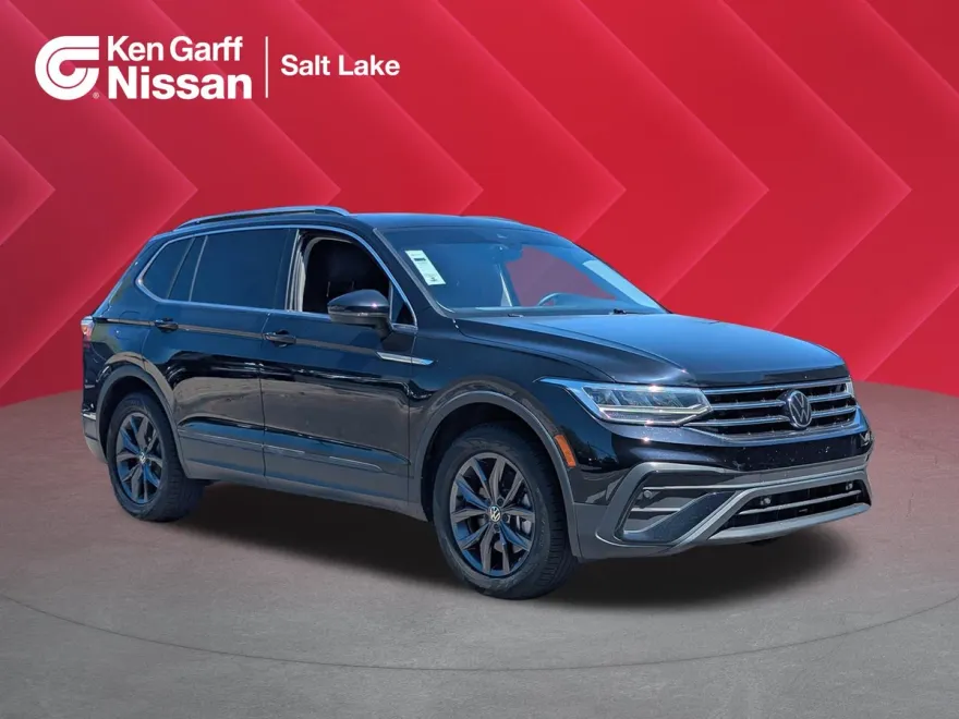 2023 Volkswagen Tiguan SE photo 1