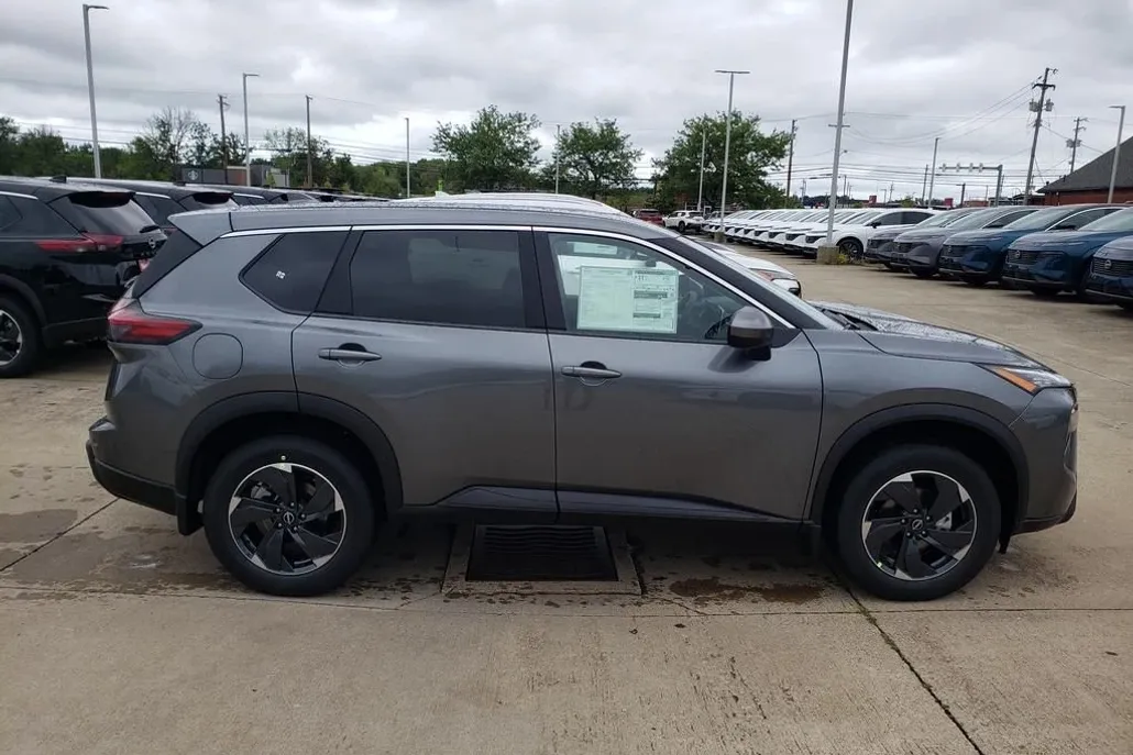 2026 Nissan Rogue SV photo 1