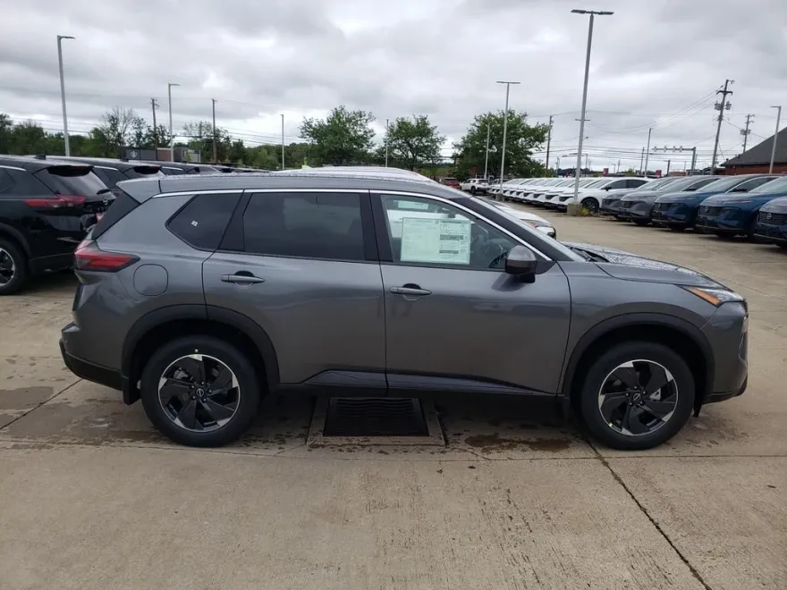 2026 Nissan Rogue SV photo 1