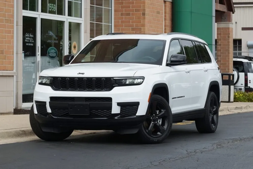 2023 Jeep Grand Cherokee Altitude photo 1