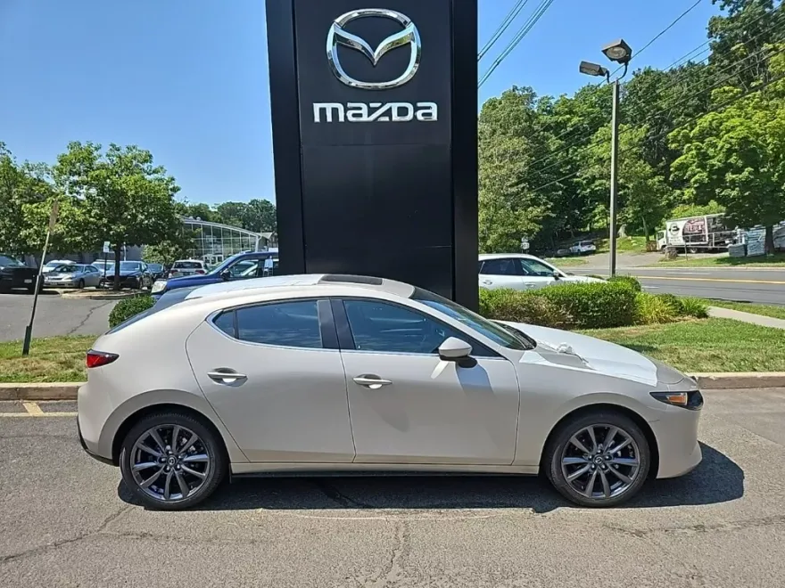 2025 Mazda Mazda3 2.5 s Preferred Hatchback photo 1