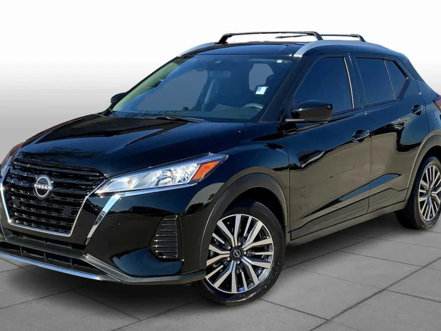 2023 Nissan Kicks SV photo 1