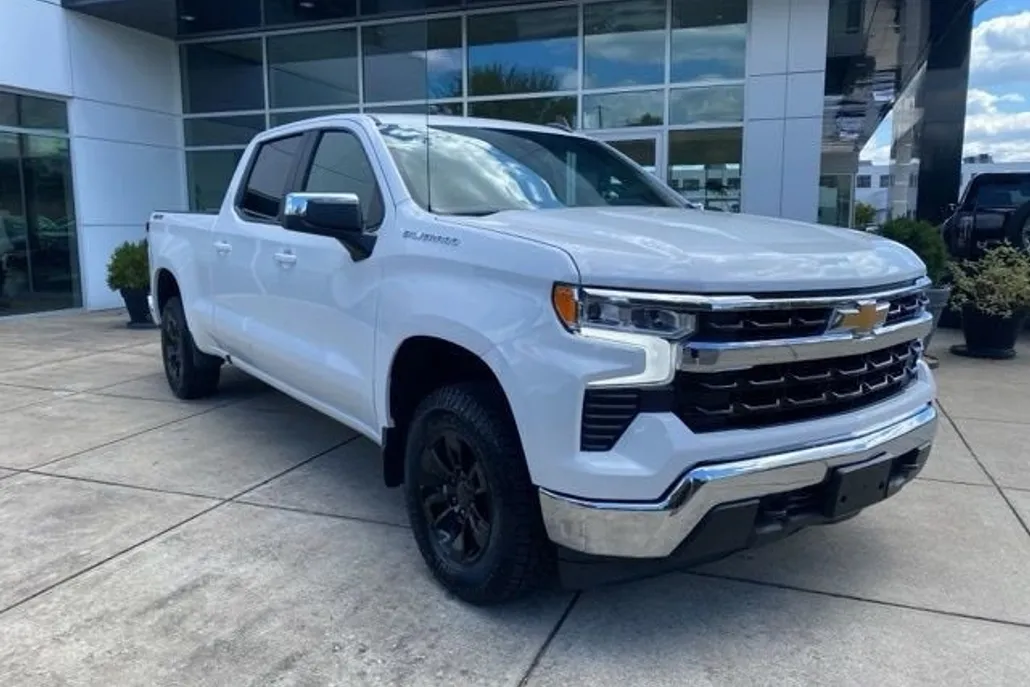 2024 Chevrolet Silverado 1500 LT photo 1
