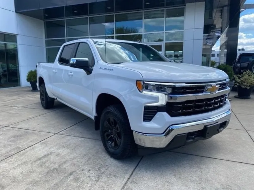 2024 Chevrolet Silverado 1500 LT photo 1