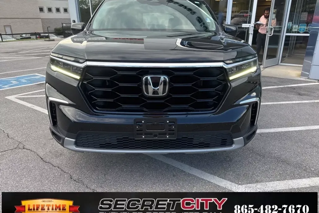 2023 Honda Pilot Touring photo 1