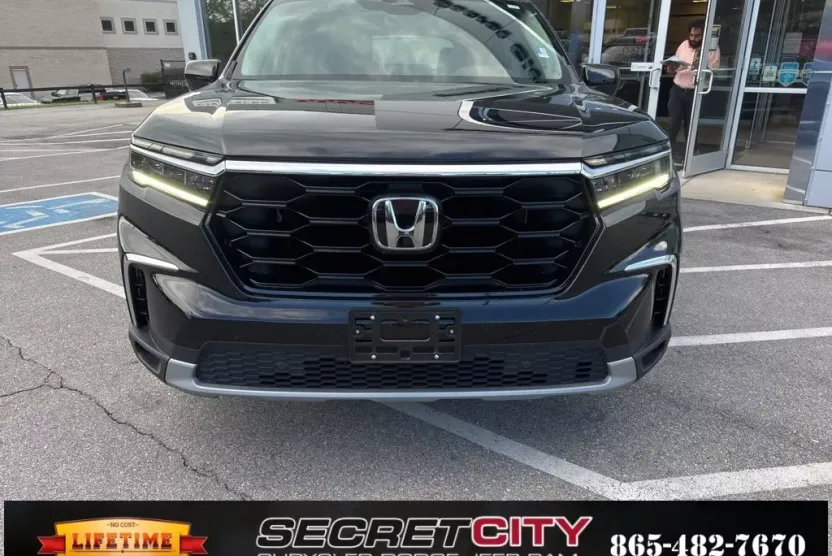 2023 Honda Pilot Touring photo 1