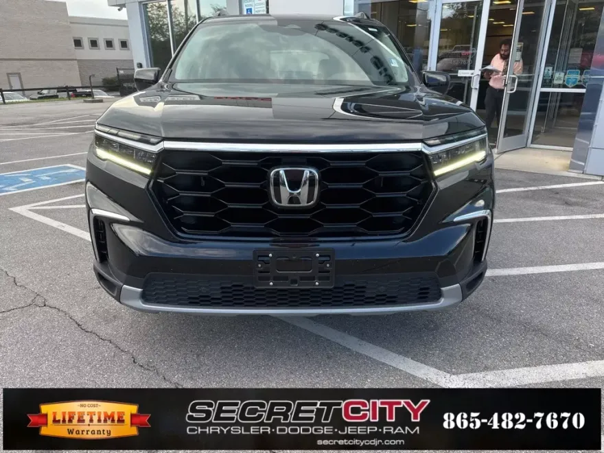 2023 Honda Pilot Touring photo 1