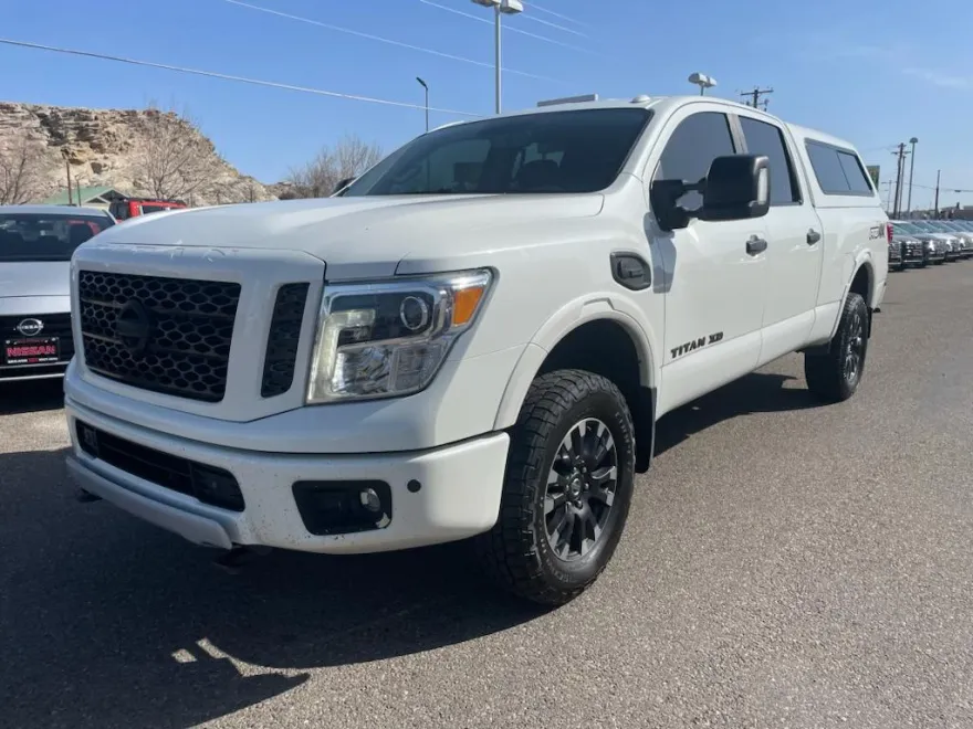 2018 Nissan Titan PRO-4X Crew Cab photo 1