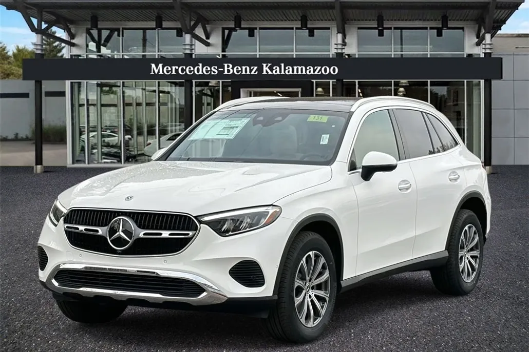 2025 Mercedes Benz GLC 300 4MATIC photo 1