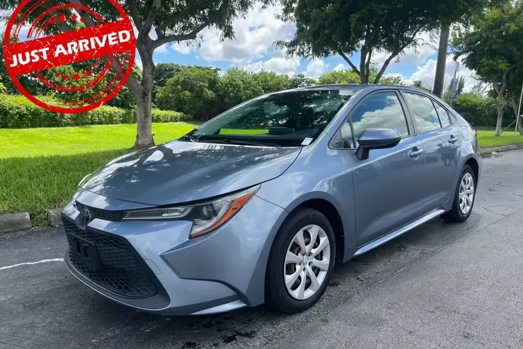 2020 Toyota Corolla LE photo 1