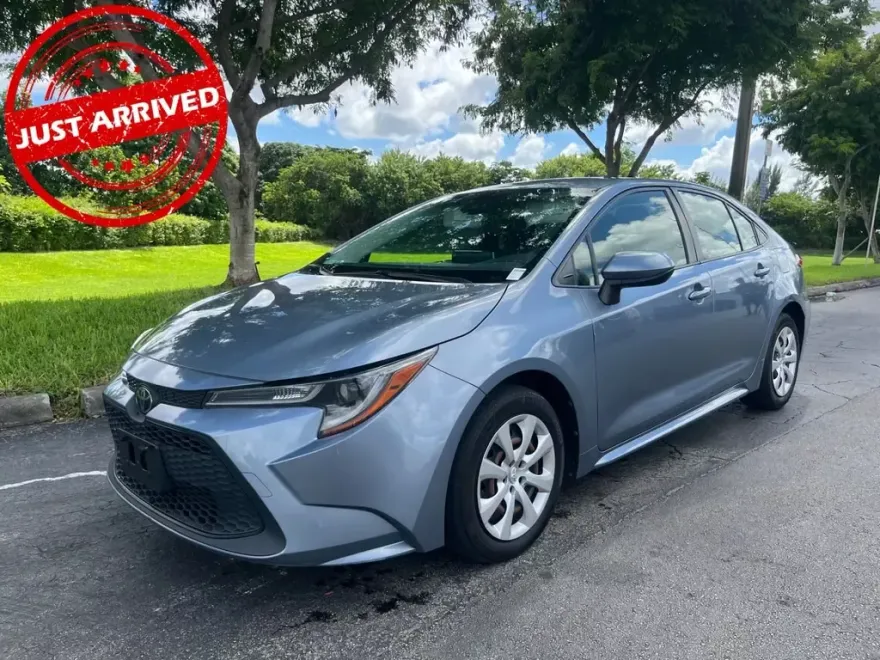 2020 Toyota Corolla LE photo 1