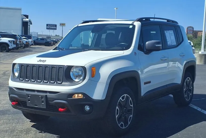 2016 Jeep Renegade Trailhawk photo 1