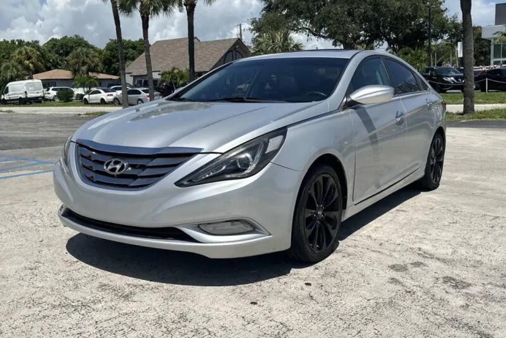 2011 Hyundai Sonata photo 1