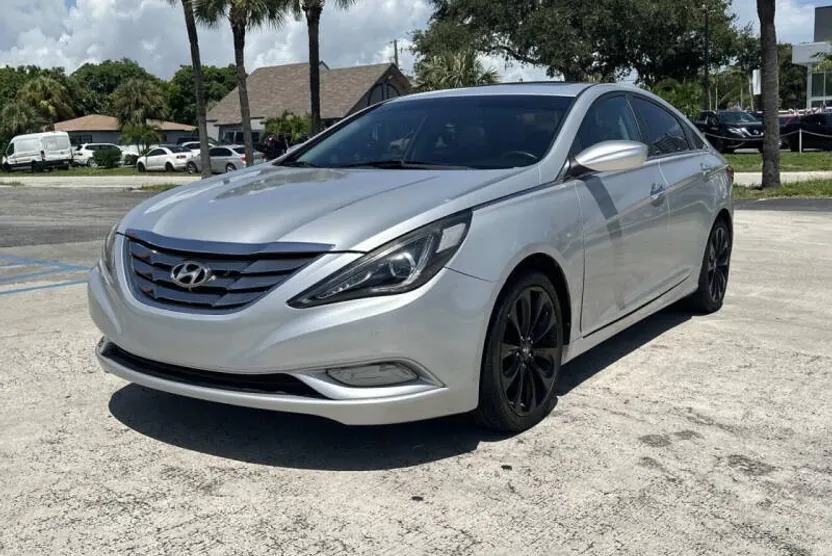 2011 Hyundai Sonata photo 1