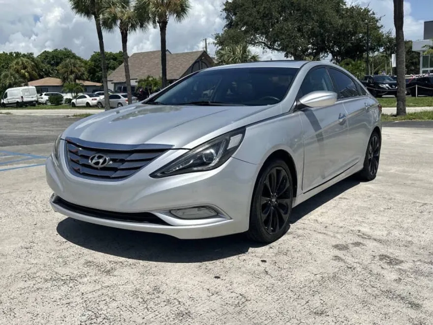 2011 Hyundai Sonata photo 1