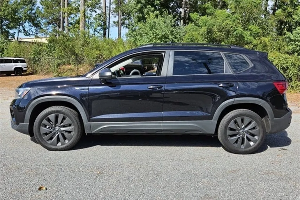 2024 Volkswagen Taos S photo 1