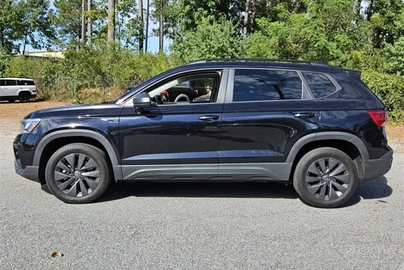 2024 Volkswagen Taos S photo 1
