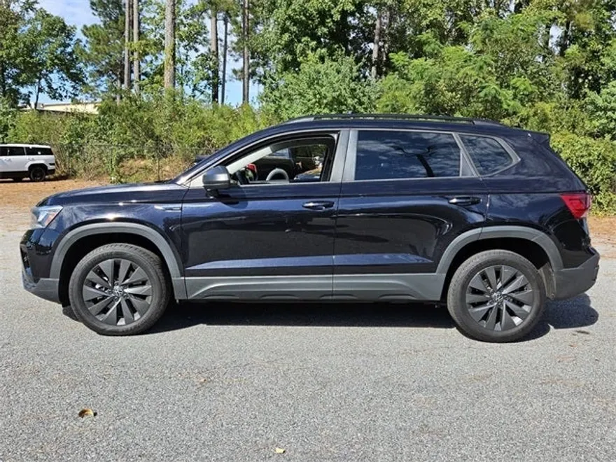 2024 Volkswagen Taos S photo 1