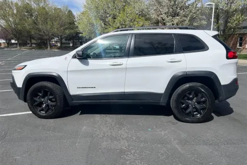 2017 Jeep Cherokee Trailhawk photo 2