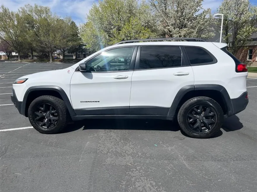 2017 Jeep Cherokee Trailhawk photo 2