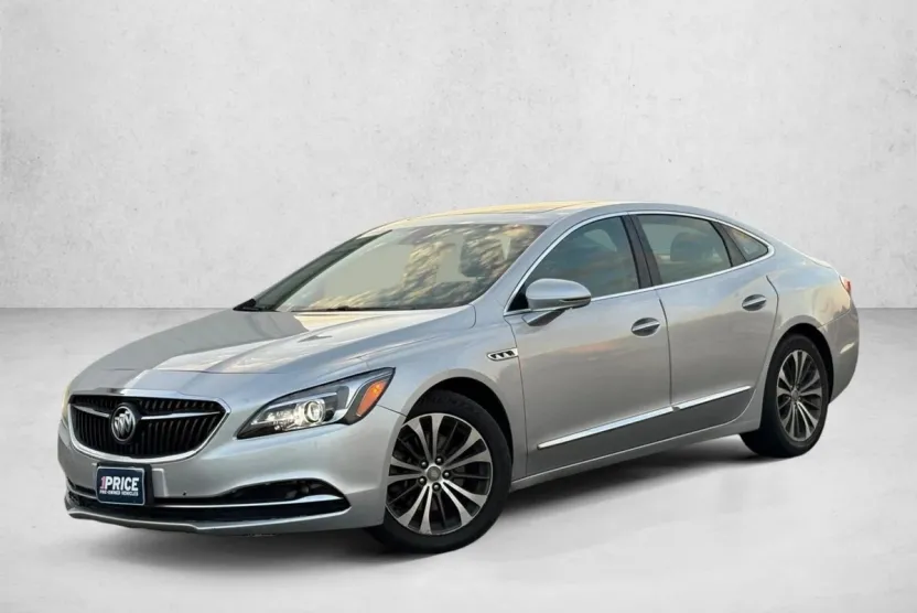 2018 Buick LaCrosse Premium photo 1