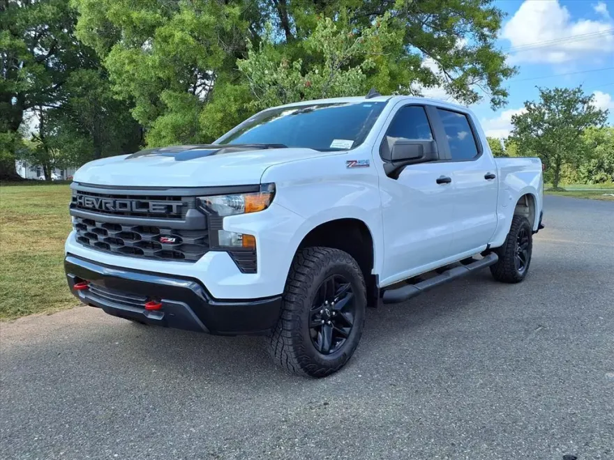 2024 Chevrolet Silverado 1500 Custom Trail Boss photo 1