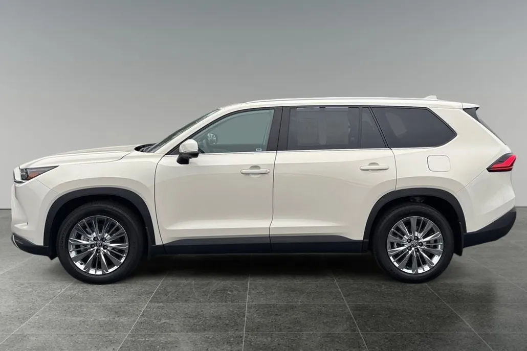 2024 Toyota Grand Highlander Platinum photo 1
