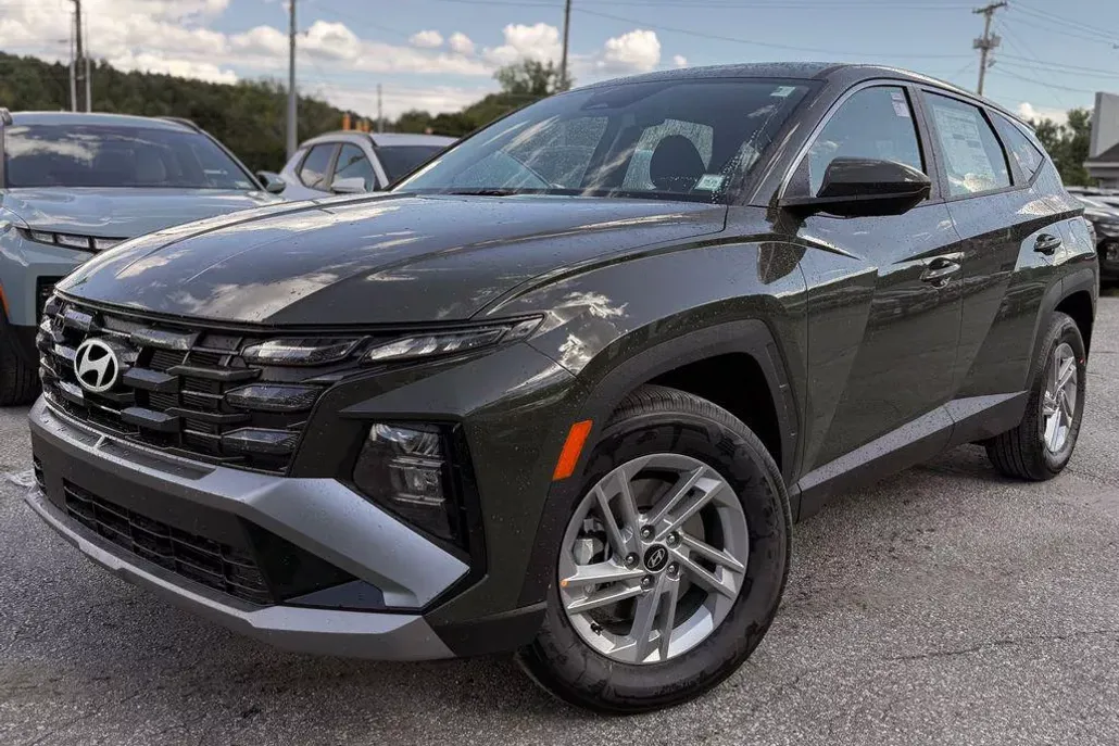 2025 Hyundai Tucson SE photo 1