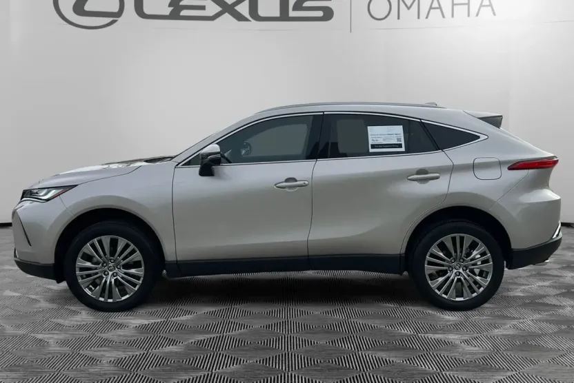 2023 Toyota Venza Limited photo 1