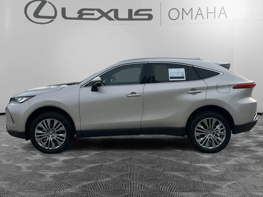 2023 Toyota Venza Limited photo 1