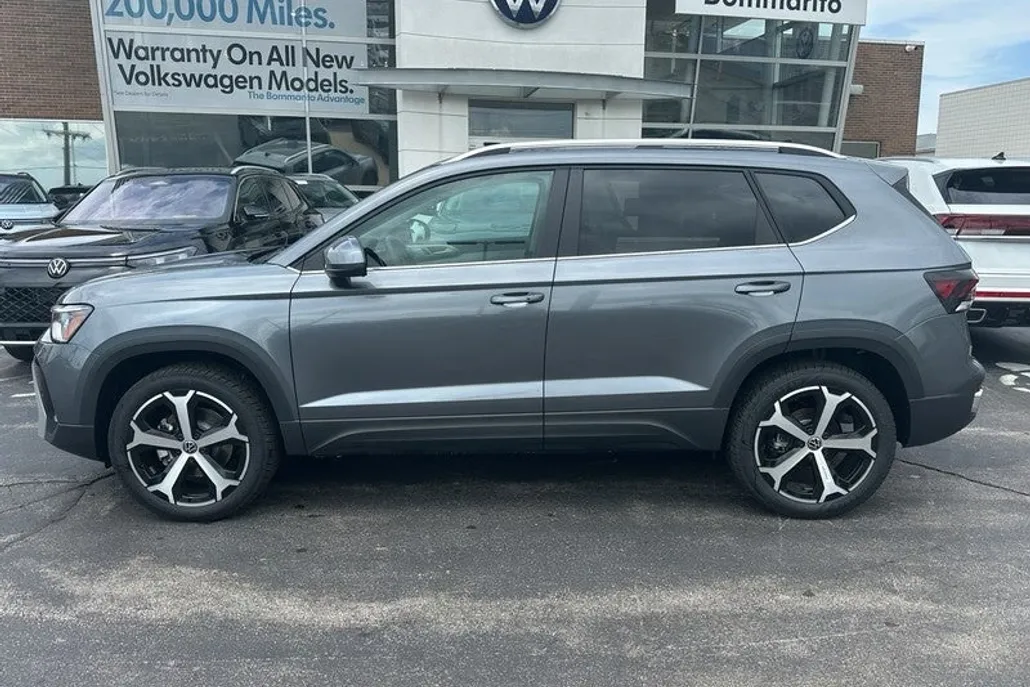 2025 Volkswagen Taos SEL photo 1