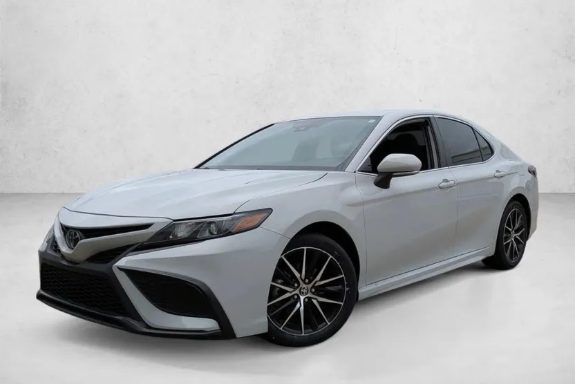 2024 Toyota Camry SE photo 1