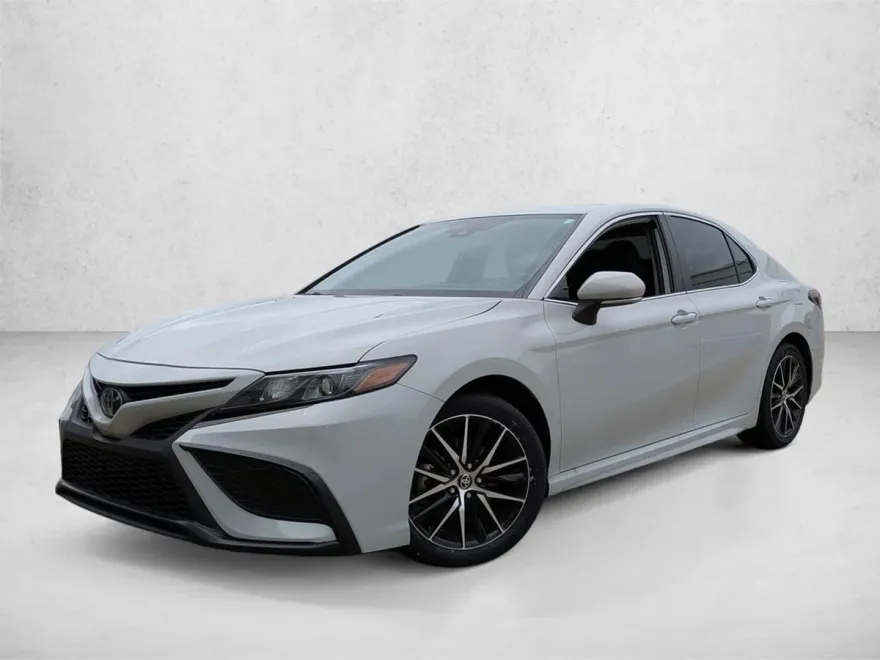 2024 Toyota Camry SE photo 1
