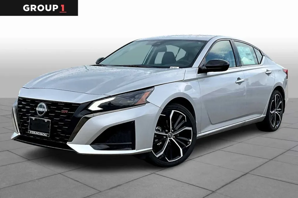 2025 Nissan Altima SR photo 1