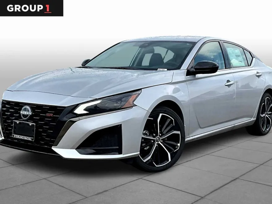 2025 Nissan Altima SR photo 1