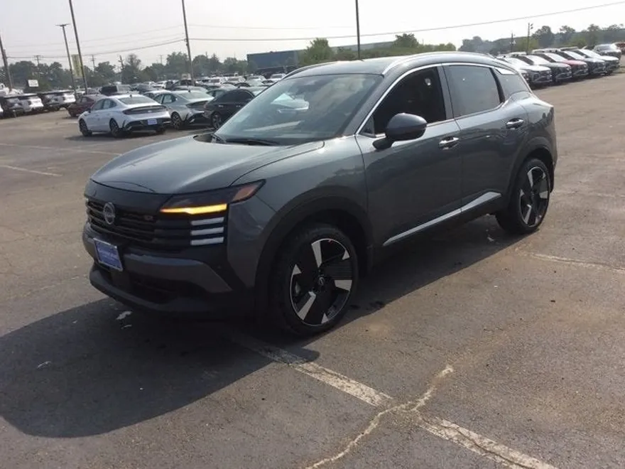 2025 Nissan Kicks SR photo 1
