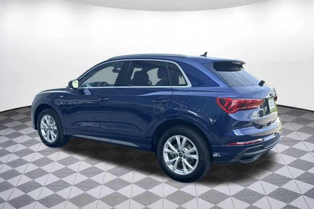 2025 Audi Q3 45 TFSI S line Premium photo 1