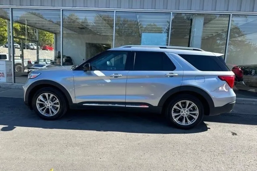 2023 Ford Explorer Limited photo 1