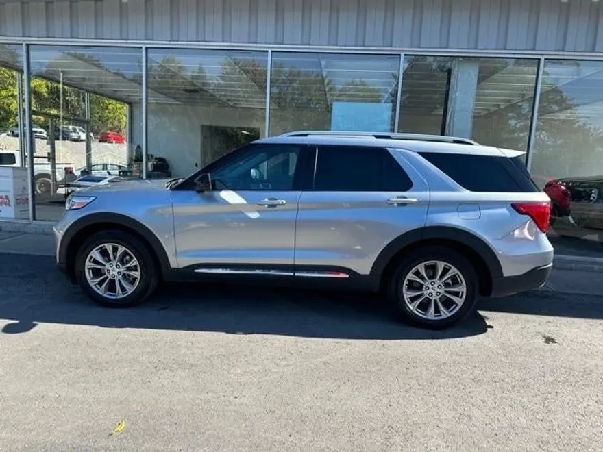 2023 Ford Explorer Limited photo 1