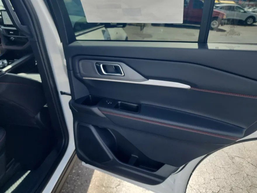 2025 Ford Explorer ST-Line photo 1