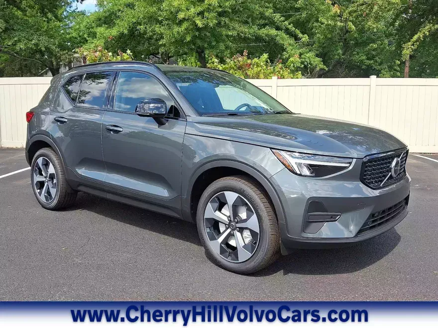 2026 Volvo XC40 Core photo 1
