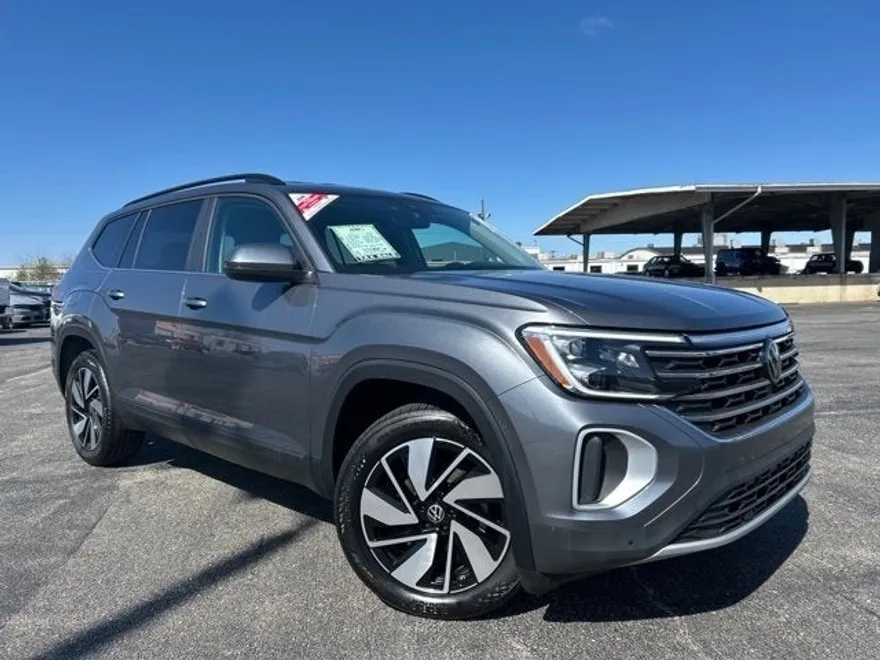 2024 Volkswagen Atlas SE Technology photo 1