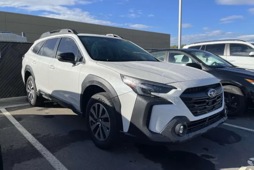2024 Subaru Outback Premium photo 1