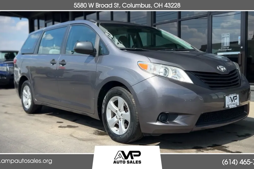 2017 Toyota Sienna L photo 1