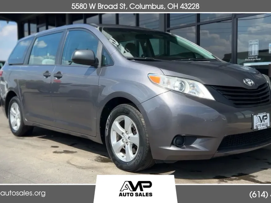 2017 Toyota Sienna L photo 1